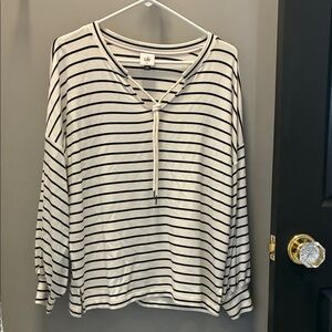 Cabi 5746 Relax Game Day Tie Sweatshirt in XS.